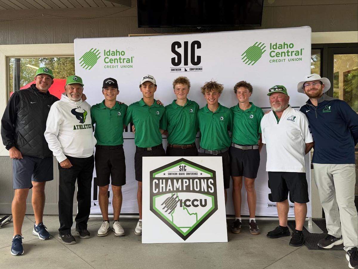 The Mountain View boys golf team won the 6A District Three championship by one stroke over Boise on Wednesday at River Birch Golf Course in Star.