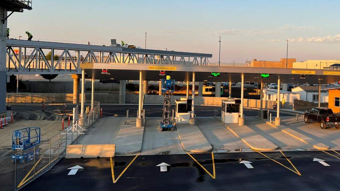 A new exit plaza opened at the Boise Airport. It replaces the former exit plaza, which is planned to be demolished as parking garage construction continues. It’s part of an overall project to expand parking at the airport. Boise Airport photo.