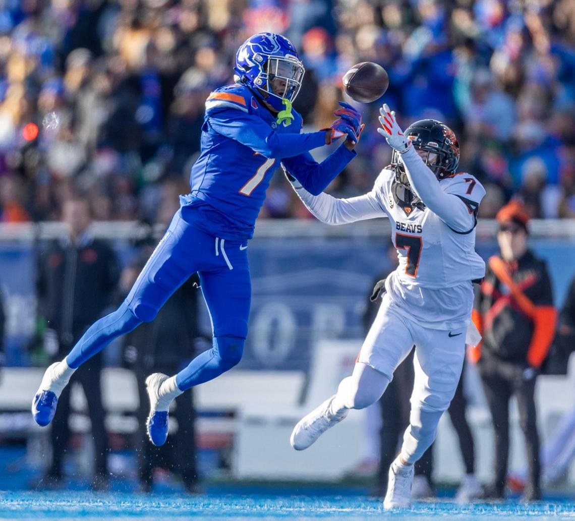 Boise State cornerback A’Marion McCoy breaks up a pass intended for Oregon State wide receiver Trent Walker, just missing the INT.