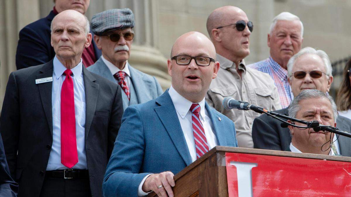 Idaho Secretary of State Phil McGrane cautioned lobbyists Friday about the rules against bribes and threats to lawmakers.