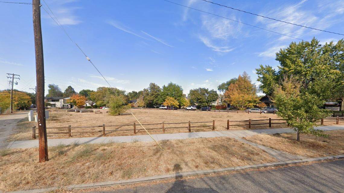 The development would fill this lot that has been vacant for years. A Salvation Army office filled a now-empty lot just out of frame at left until it was demolished in 2016.