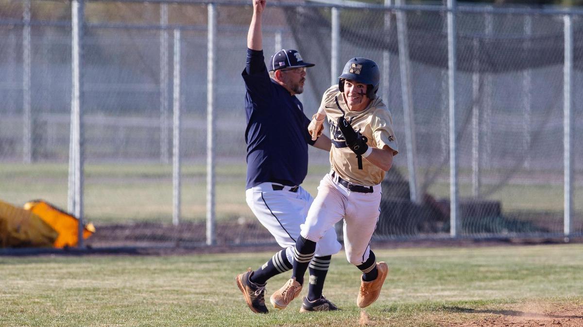 Middleton junior Tyson Amlingmieir rounds third and heads for home in the fifth inning of the Vikings’ 3-2 win at Columbia on Friday.