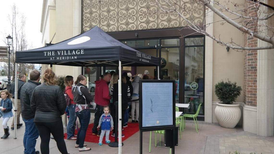 Cinnaholic’s grand opening in 2017 at The Village at Meridian.