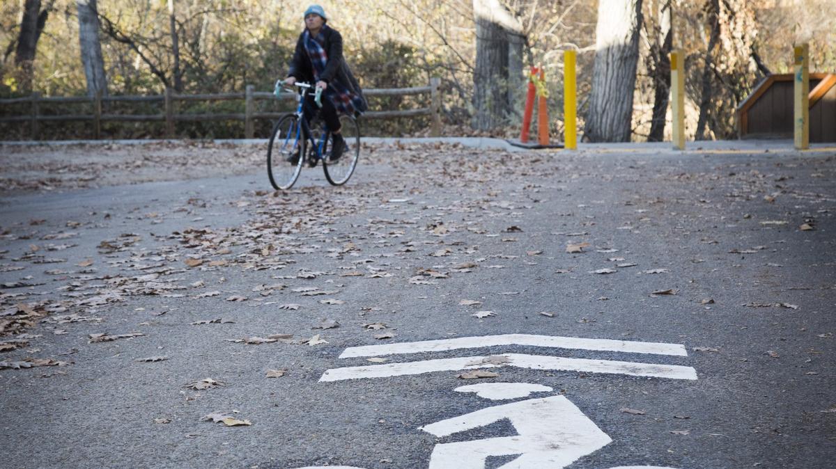 ACHD is planning a north-south bikeway on 11th Street, similar to this one recently completed on Leadville Avenue, which parallels Broadway Avenue two blocks to the east. The 11th Street Bikeway would run from the Greenbelt, through Downtown Boise, to the northern edge of the North End neighborhood at Camel’s Back Park.