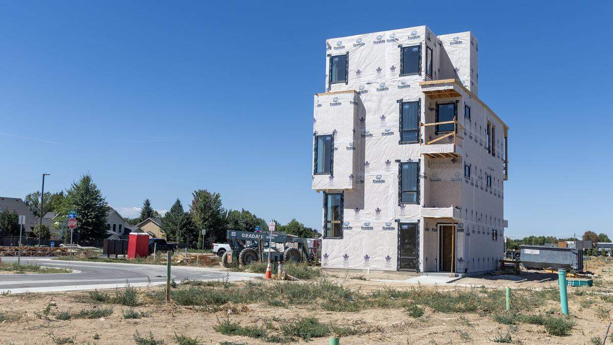 A new subdivision near the southeast corner of Chinden and Linder is drawing some criticism from neighbors.