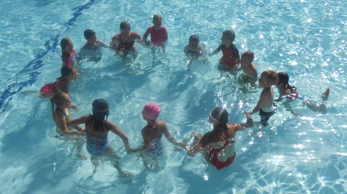 Roaring Springs participates in World’s Largest Swimming Lesson