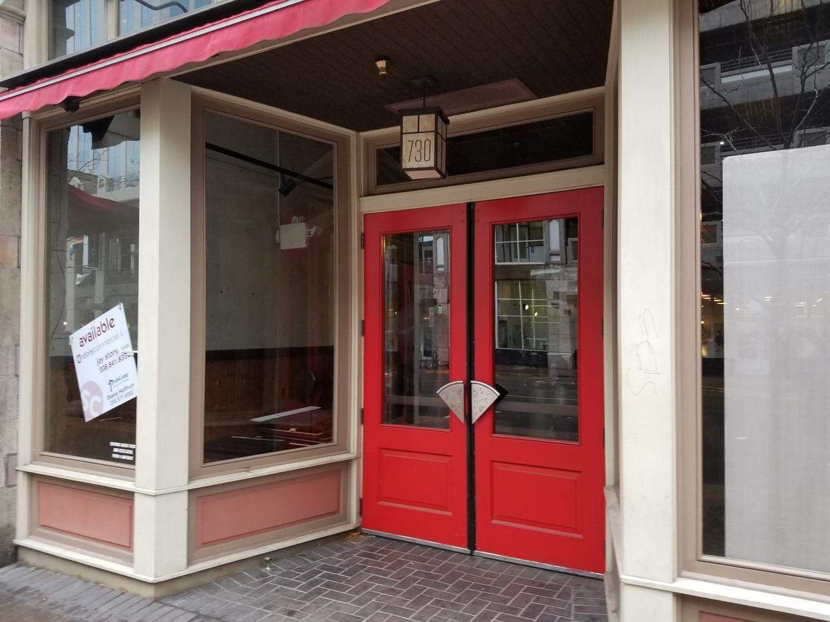 The dining-room side of the former Old Chicago space is still available for lease.