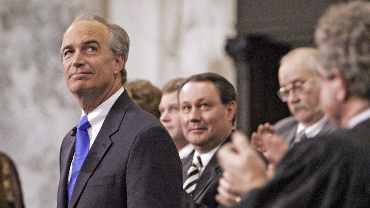 Idaho Gov. Dirk Kempthorne receives applause after his eighth State of the State address Monday night, Jan. 9, 2006, at the Idaho Capitol.