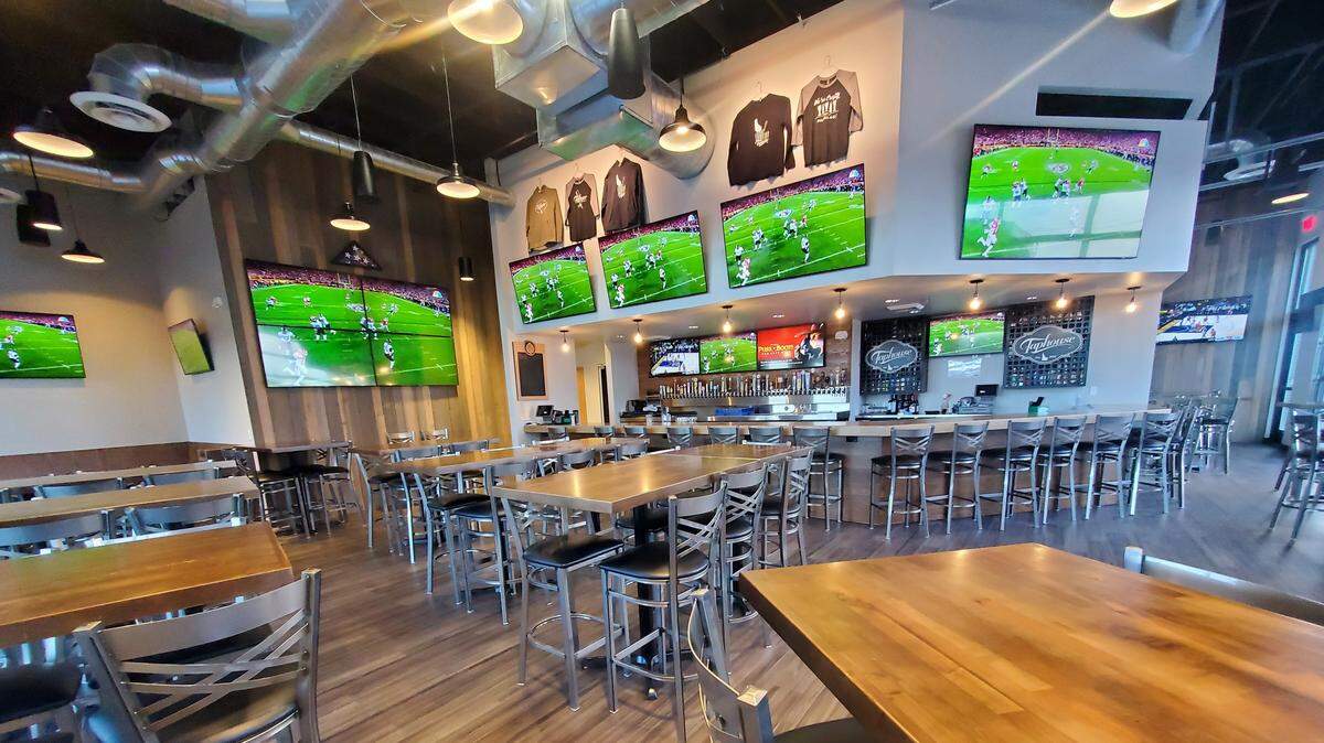 The new Star location of Taphouse Pub & Eatery is filled with big-screen TVs and plenty of tempting food-and-drink action.