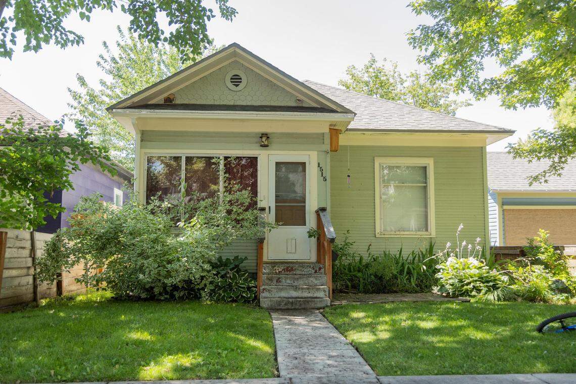 Boise police surrounded a house on 12th Street in the North End on Friday for about an hour, and then left the area. A police spokesperson said there is no threat to the public.