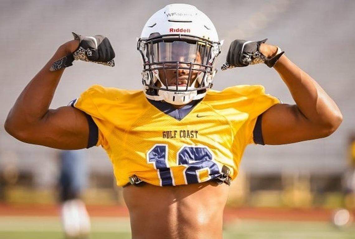 Mississippi Gulf Coast Community College pass rusher Deven Wright verbally committed to Boise State on Sunday.