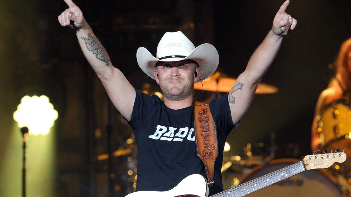 Justin Moore performs during the Take It Outside Tour 2016 at Lakewood Amphitheatre in Atlanta.