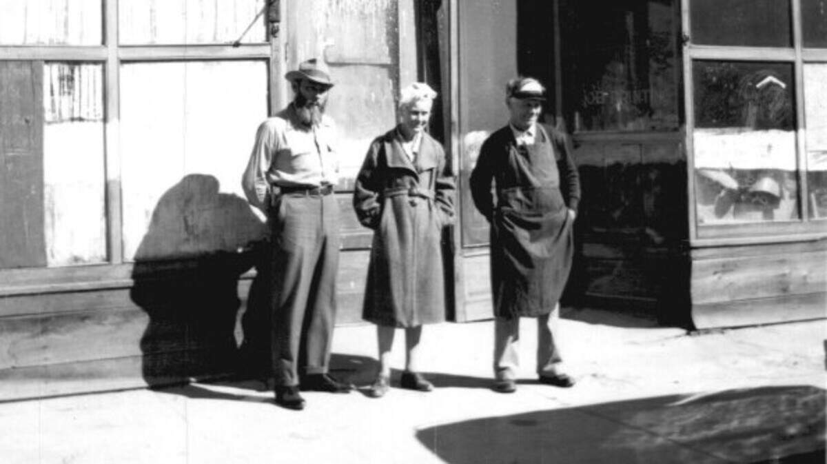From right to left: Adelbert Cornell; his wife, Bessie; and an unidentified man.