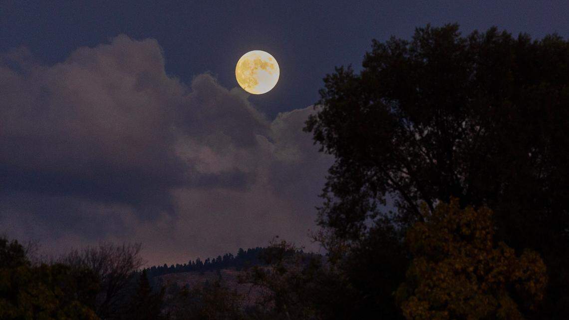 A ‘minimoon’ will rise over Illinois soon. Here’s why it will look smaller than usual