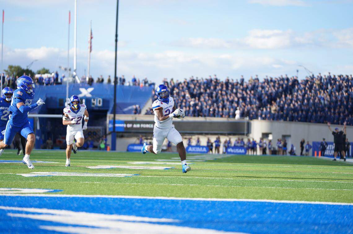 Boise State running back Dylan Riley darts into the end zone to cap a 34-yard TD run in the first half. 