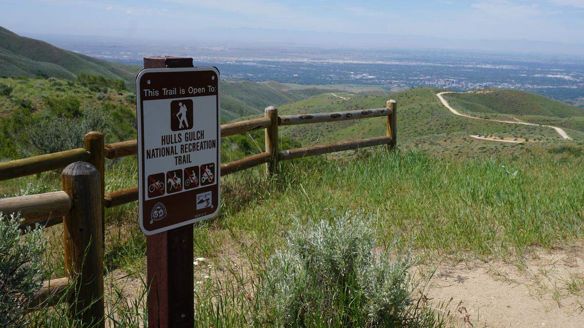 The Hulls Gulch National Recreation Trail, aka Hulls Gulch Interpretive Trail, begins more than 1,000 feet above Downtown Boise and climbs another 1,000 feet into the Foothills.