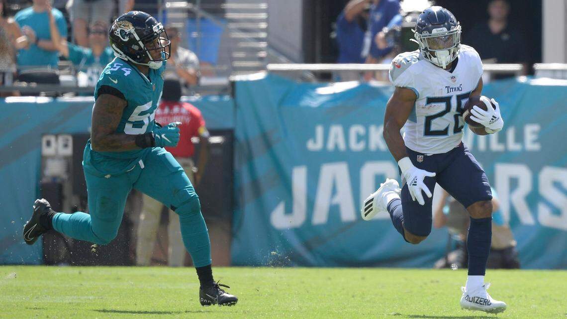 Tennessee Titans running back Jeremy McNichols runs past Jaguars middle linebacker Damien Wilson after a reception on Sunday in the Titans’ 37-19 win in Jacksonville.