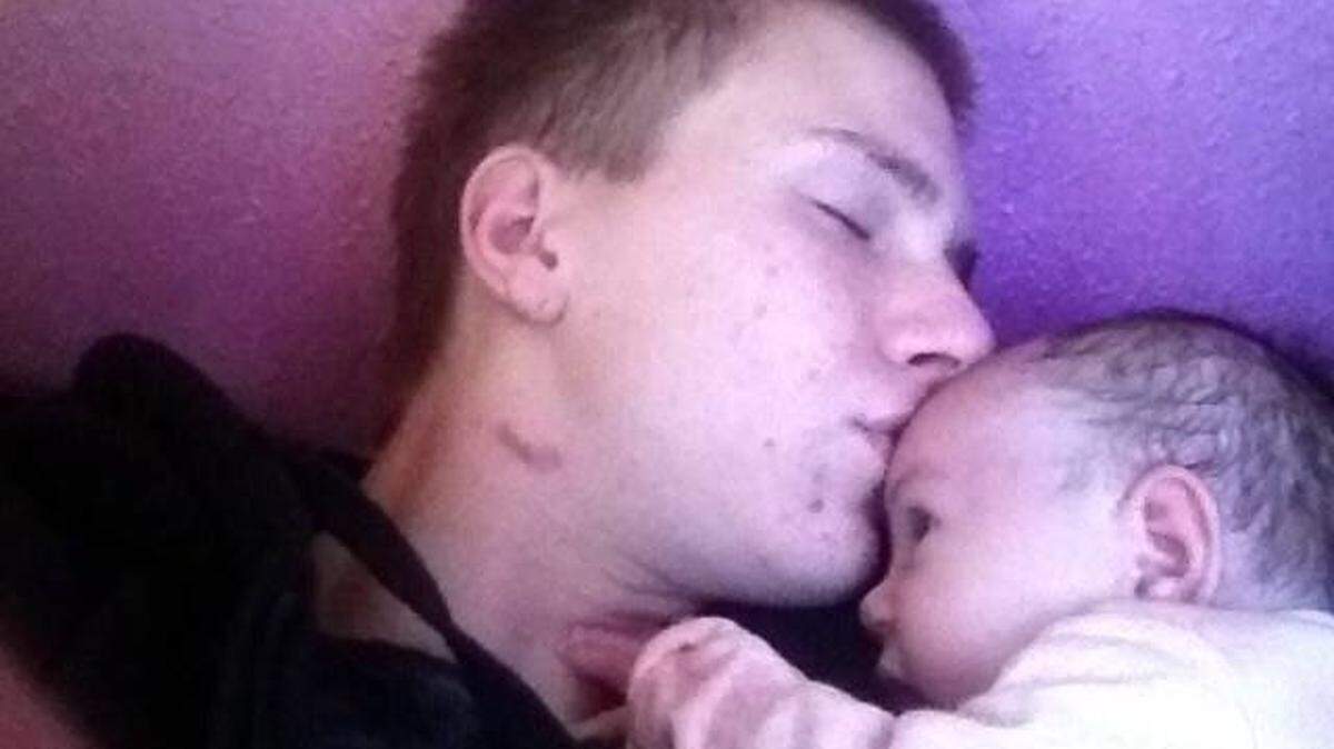 Hunter Smith with his baby daughter, Saphria. Smith was hitchhiking from Oregon to Nebraska in 2017 but never made it because he was murdered in Idaho.