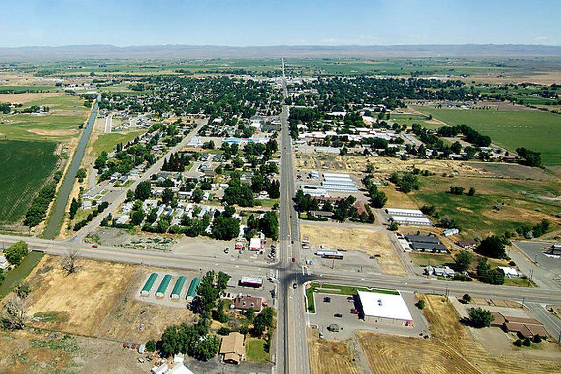 A 2011 aerial view of Gooding, Idaho, a city of 3,700 people about 120 miles southeast of Boise, looking north along Idaho 46. Source: Wikimedia Commons.