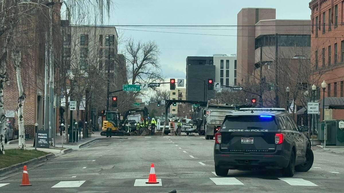 The Boise Police Department closed off Sixth Street between Bannock and Idaho streets after a geothermal line break.