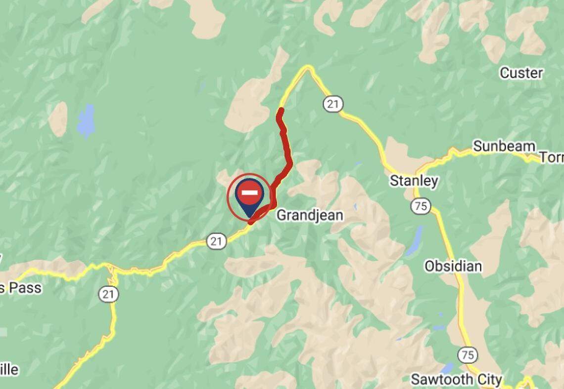 A map shows the closed section of State Highway 21.
