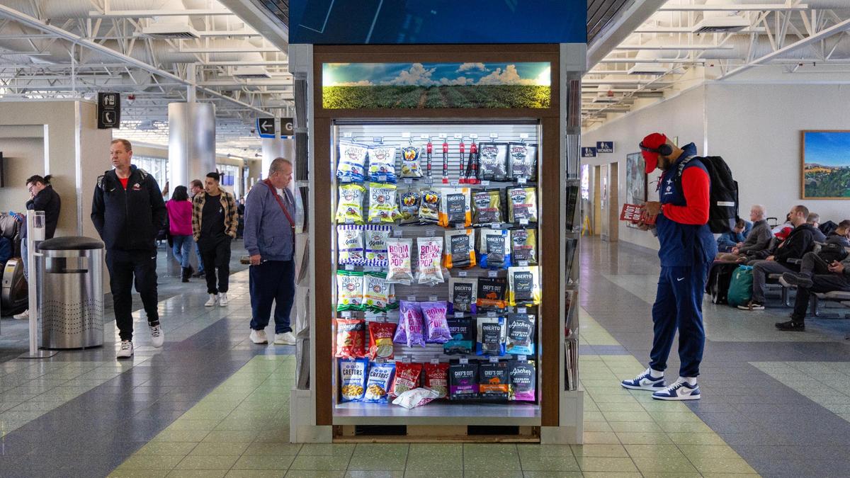 Kiosks are a quick and convenient way for travelers to buy snacks and other traveling essentials on the go. The old CNBC Express kiosk near gate B18 was recently replaced by Travel@Ease vending. 
