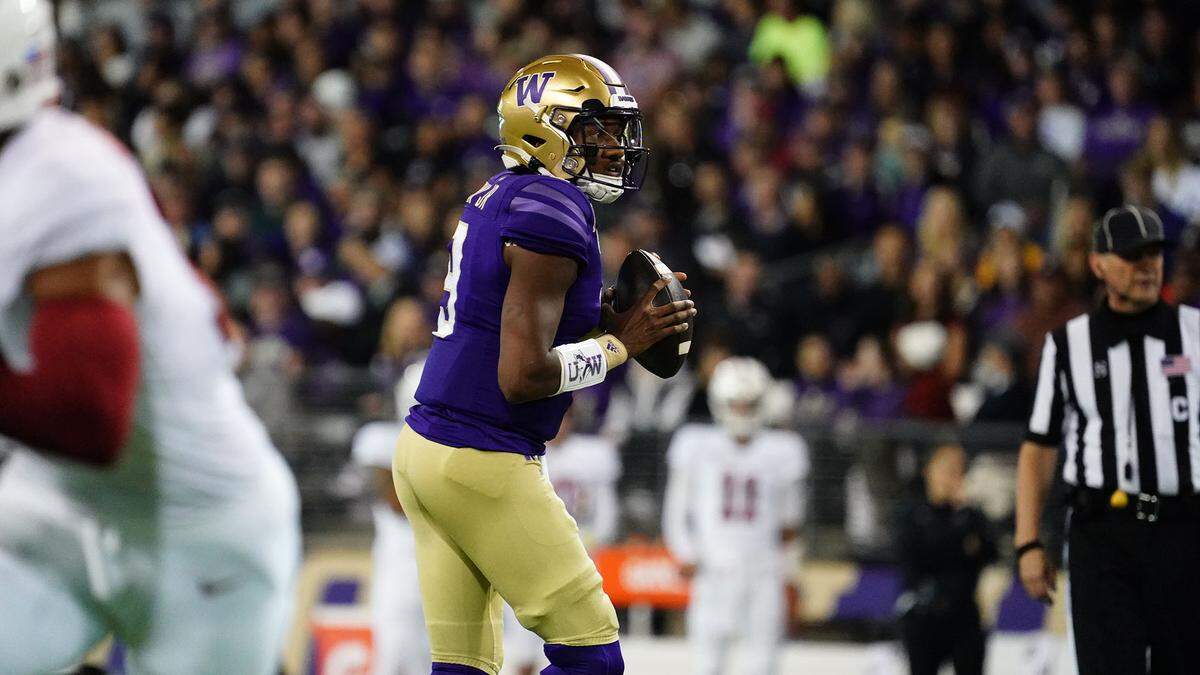 Washington quarterback Michael Penix Jr. finished the 2022 season as the national leader in passing yards per game (357.0) and second in total passing yards to set the UW single-season record at 4,641.