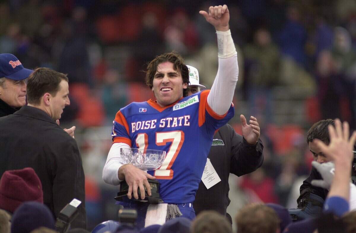 Quarterback Bart Hendricks led Boise State to its first two bowl victories, in the 1999 and 2000 Humanitarian Bowls in Boise.