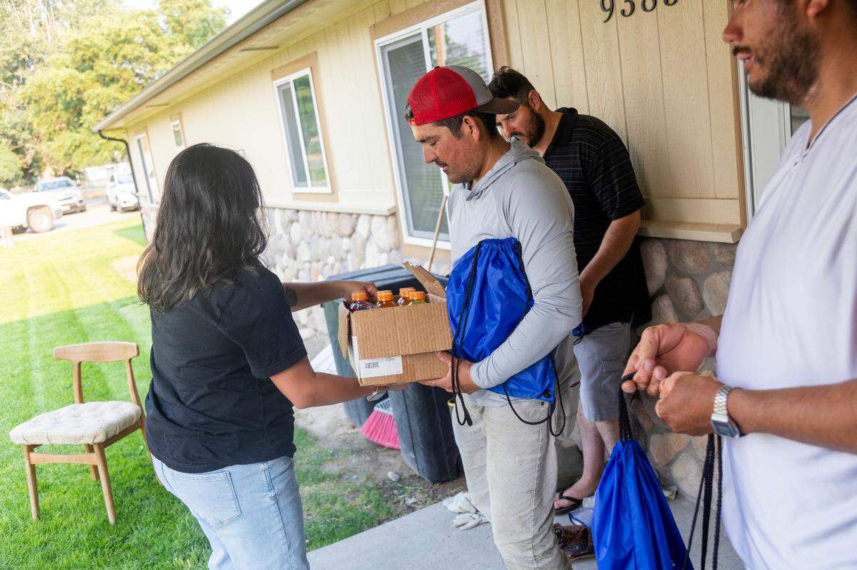 Alejandra Hernandez delivers drinks and other supplies to migrant farmworkers in Hammett.