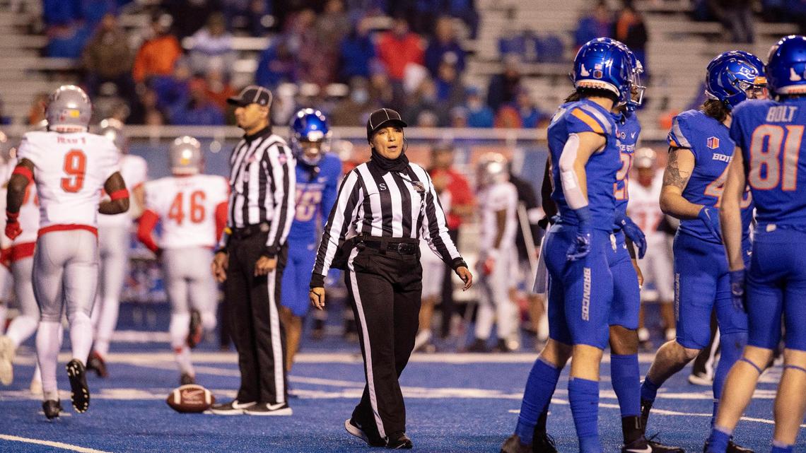 ‘Unbelievable message’: Female official works Boise State football game vs. New Mexico