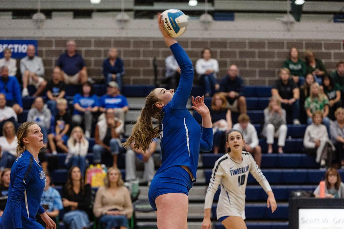 Timberline junior Aly Cox lines up a shot Thursday in the 5A District Three Tournament championship against Eagle.
