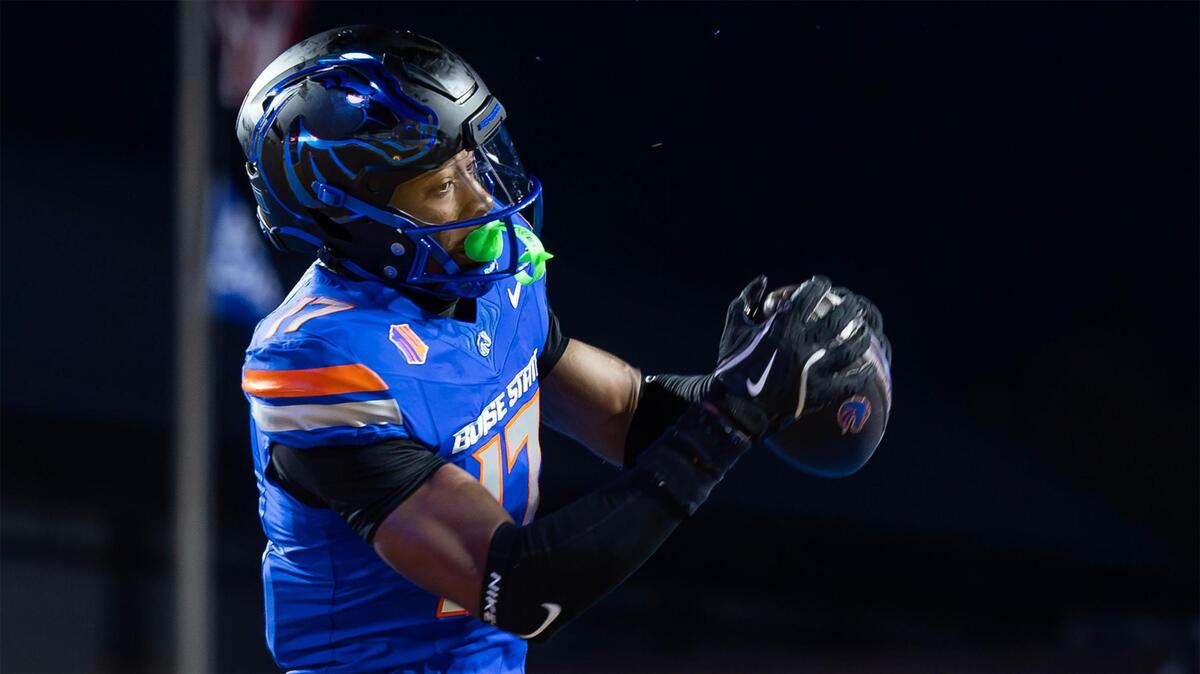 Boise State wide receiver Prince Strachan pulls in his first touchdown of his sophomore campaign against San Diego State.
