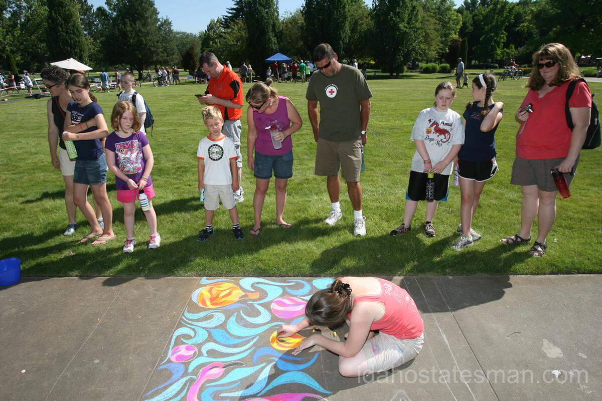Artist Leslie Gawron draws a crowd at the Idaho Statesman’s Chalk Art Festival at Ann Morrison Park July 4, 2011. Drawing with sidewalk chalk was previously not allowed under Boise City Code, but the City Council passed an ordinance Tuesday that permits chalk if it does not interfere with use of the sidewalk.