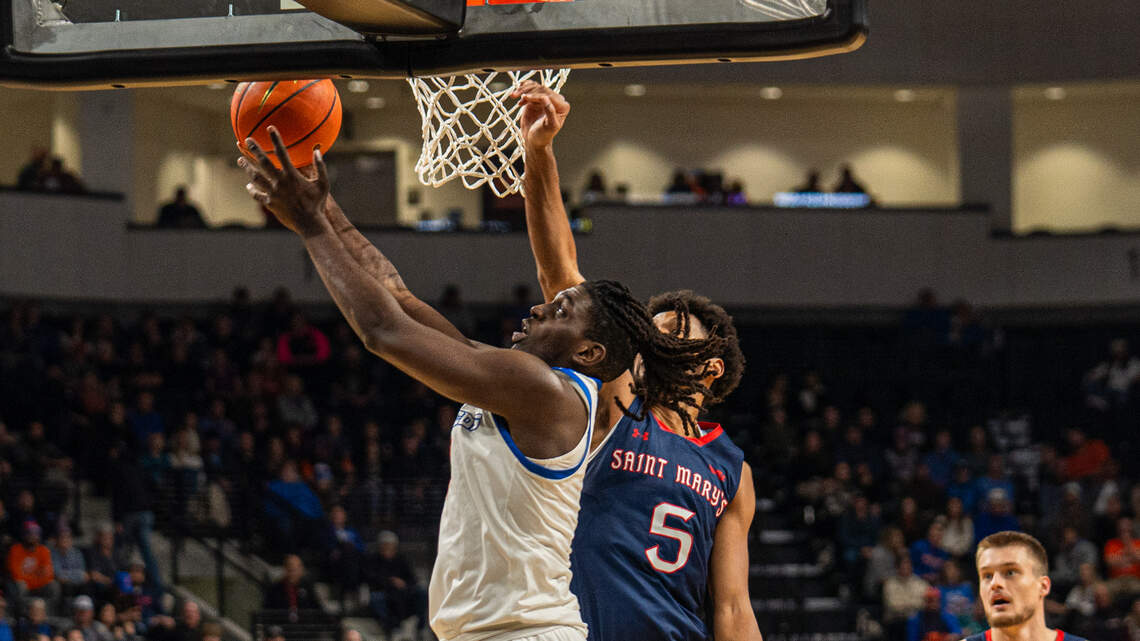 Boise State men knock off Saint Mary’s. Presnell records 200th home win with Broncos