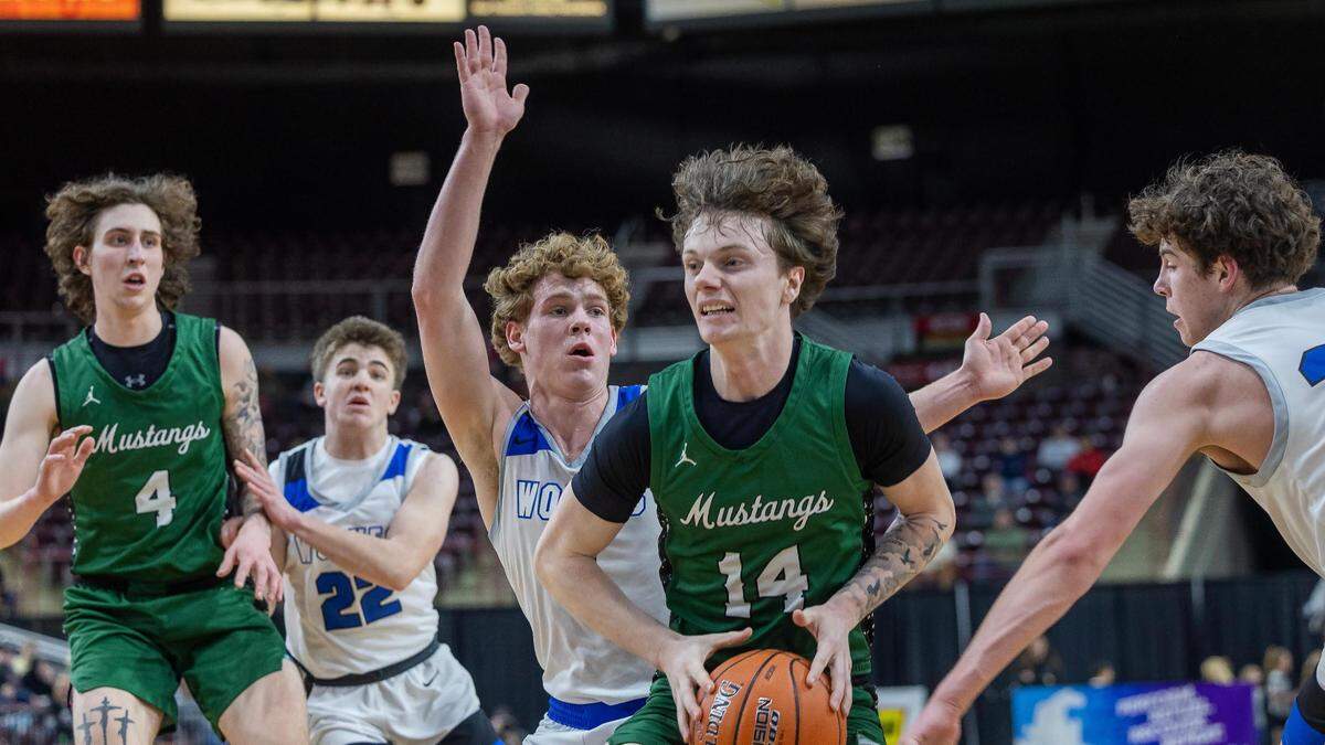 Eagle senior Russell Gibson led the Mustangs with eight points Thursday.