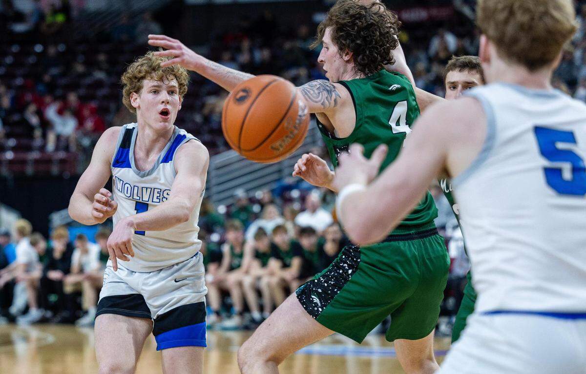 Timberline senior Reece Elder passes to Bryce Elder in the second half of a 49-32 win over Eagle in the first round of the 5A boys basketball state tournament Thursday at the Ford Idaho Center in Nampa.