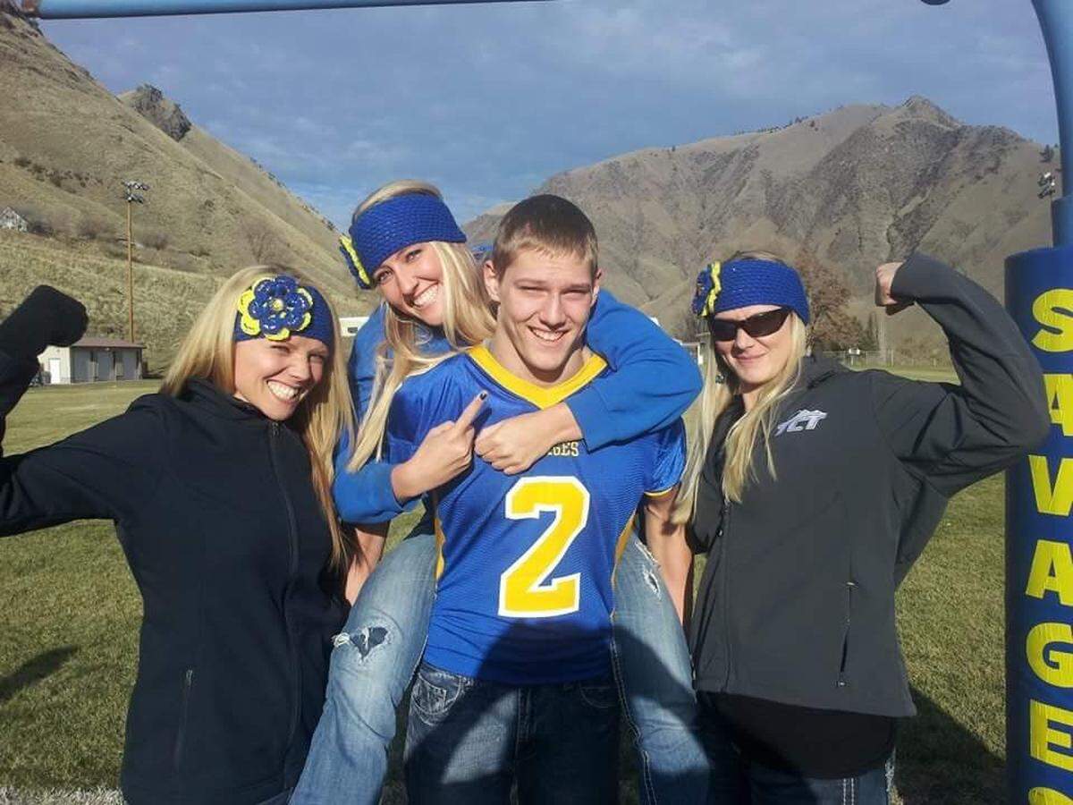 Former Boise State linebacker Leighton Vander Esch is joined by his sisters Shannon, Morgon (on his back) and Christon while he starred at Salmon River High.