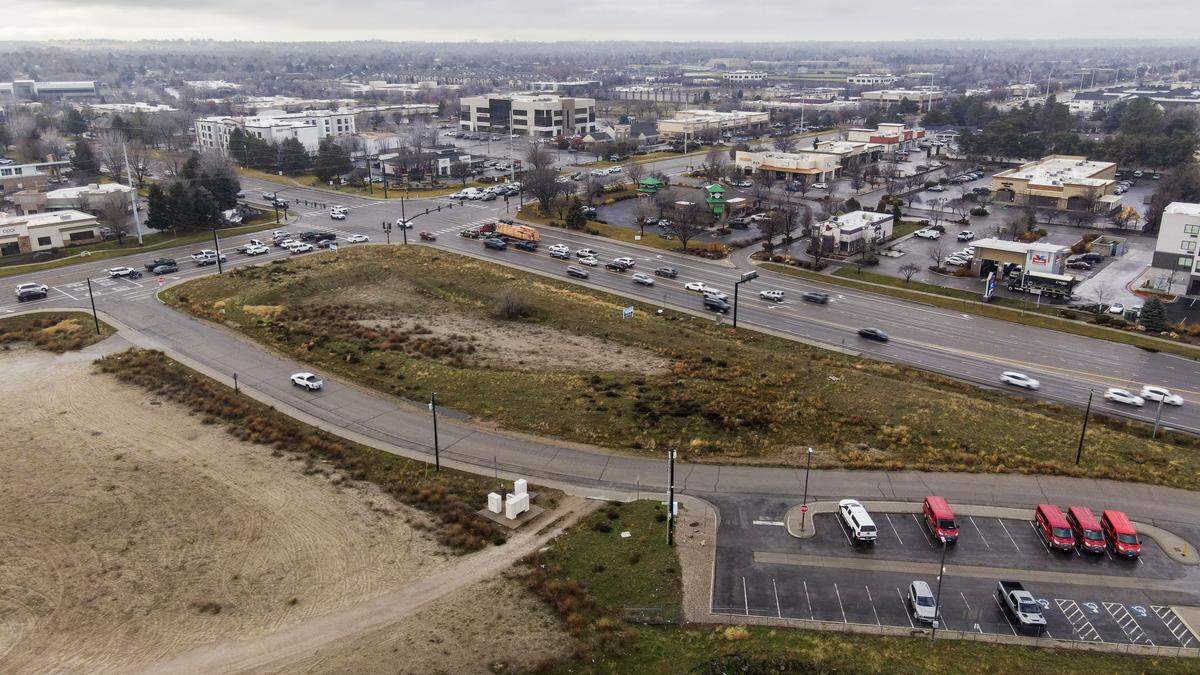A for-profit micro hospital chain from Texas, called Nutex Health, is considering building a micro hospital on this plot of land at the corner of Overland and Eagle roads in Meridian.