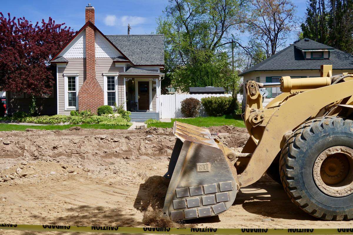 Pine Avenue between Meridian and Locust Grove roads has been closed for widening. Here at the downtown Meridian end of the work, businesses and houses must deal with the construction.