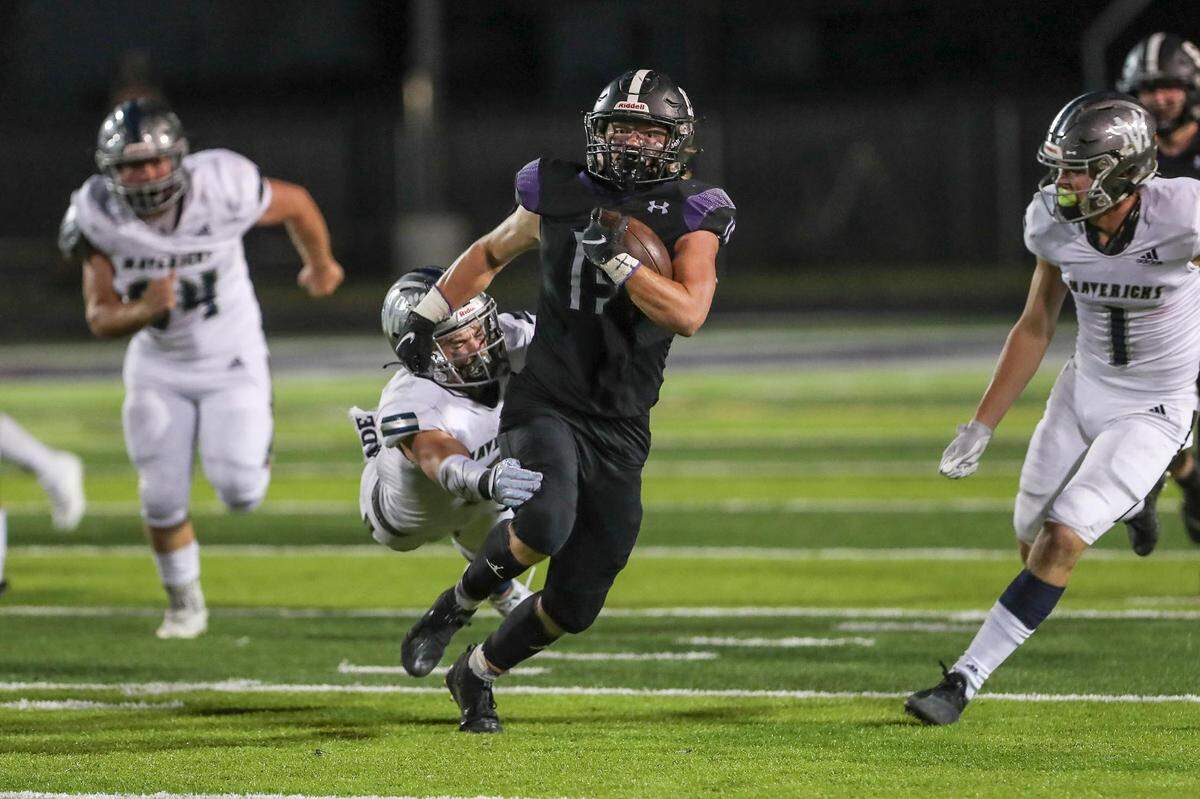 Rocky Mountain running back Art Williams breaks into the open field against Mountain View earlier this season. A win, or a loss by seven of fewer points, Friday night would earn the Grizzlies a rematch with Mountain View in the 5A SIC championship game.