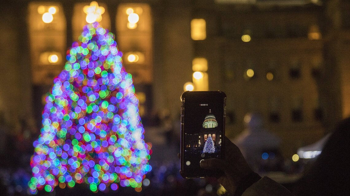 3, 2, 1: The Capitol Christmas tree is lit