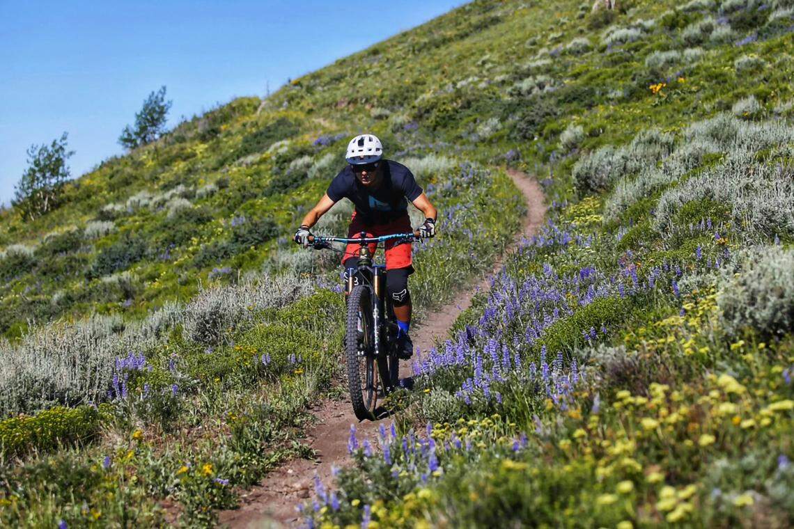 SUN VALLEY, Idaho (May 24, 2023) — Sun Valley Resort boasts the nation’s longest purpose-built downhill mountain-bike trail and 11 others, plus riders can access more than 400 miles of singletrack throughout the area and 30 miles of paved, car-free bike paths. Thirteen Ski Idaho destinations offer summer recreation opportunities ranging from lift-served mountain biking and scenic chairlift and gondola rides to hiking and trail running, disc golf, zipline tours, horseback riding, and more.