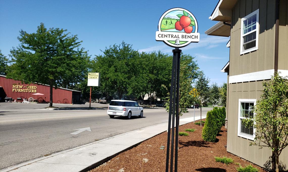 The Central Bench logo appears on signs at several spots in the neighborhood. This one is at the corner of Rose Hill and Roosevelt streets.