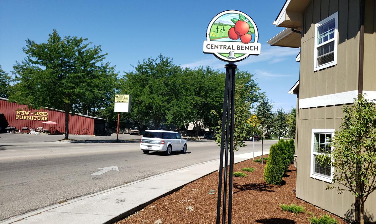 The Central Bench logo appears on signs at several spots in the neighborhood. This one is at the corner of Rose Hill and Roosevelt streets.