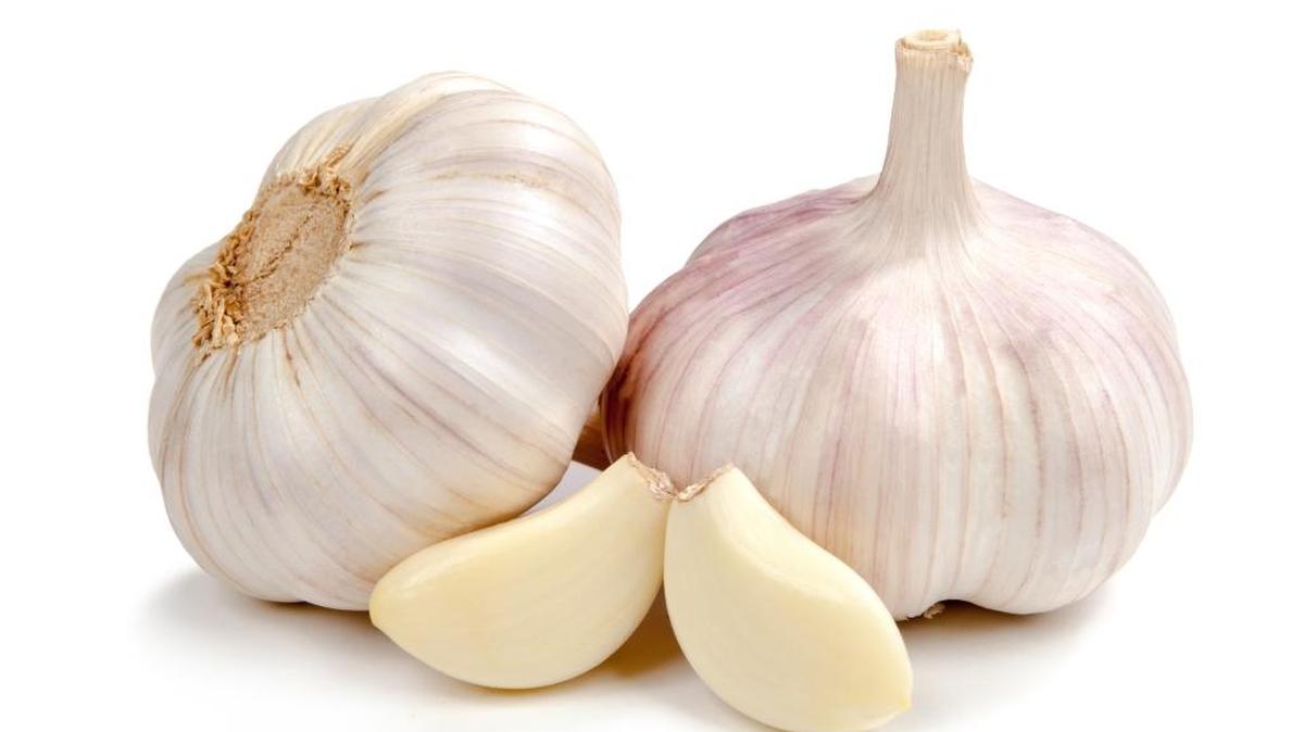 Garlic’s cell structure contains a compound called allicin and an enzyme called alliinase. Separately, they have little potential. But once you mince garlic, these two components come into contact and create allicin, a powerful antioxidant that can kill cancer cells and prevent new ones from forming.