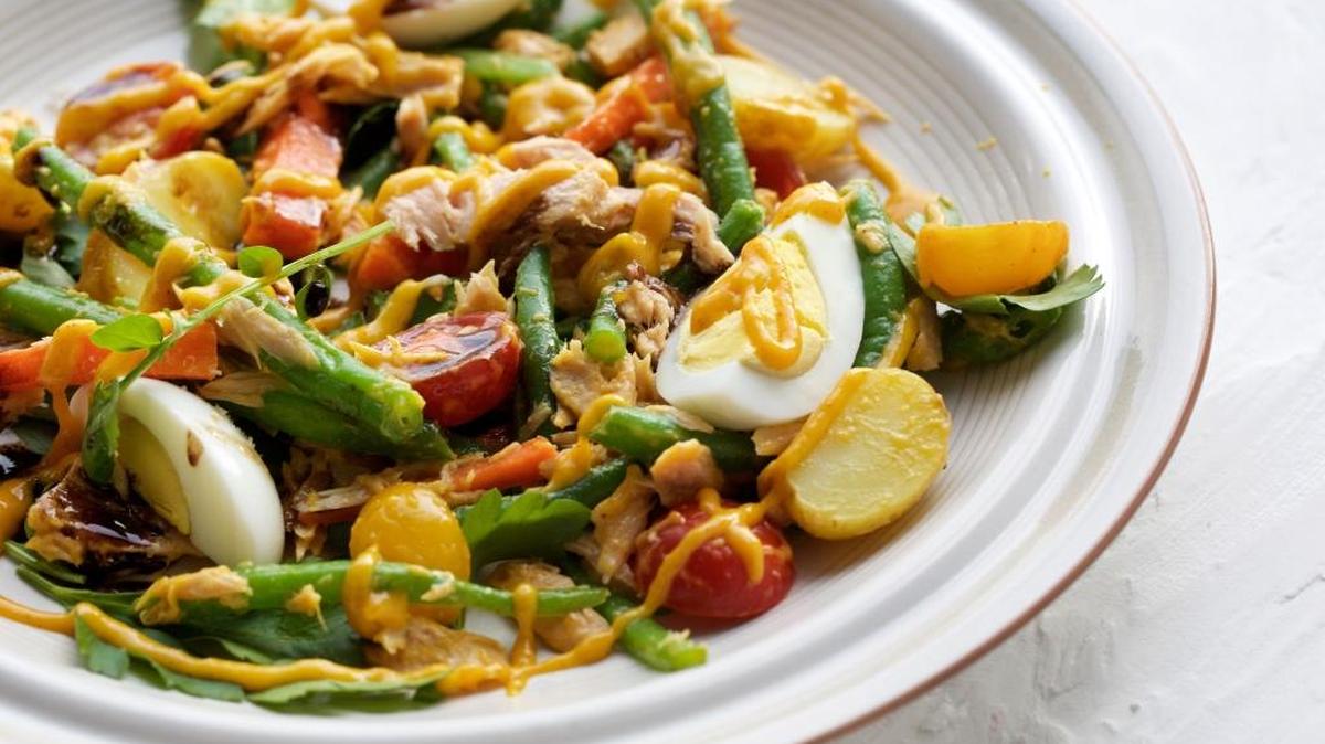 Salade nicoise with mango dressing.