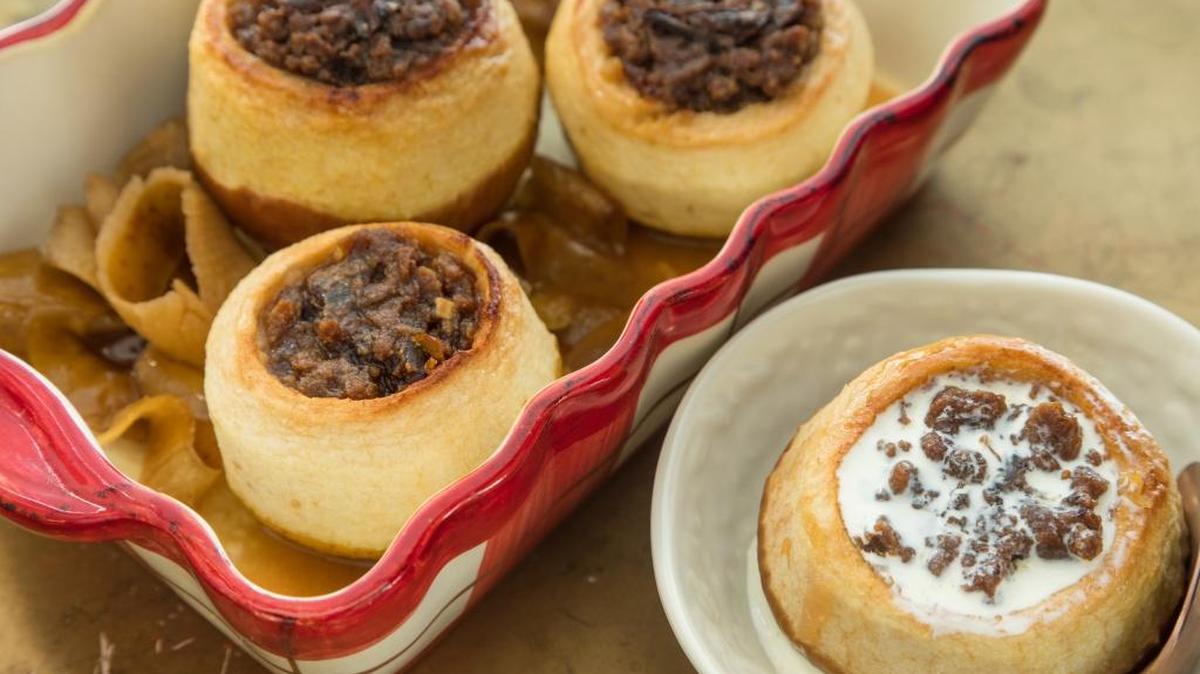 A warm fall apple dessert.