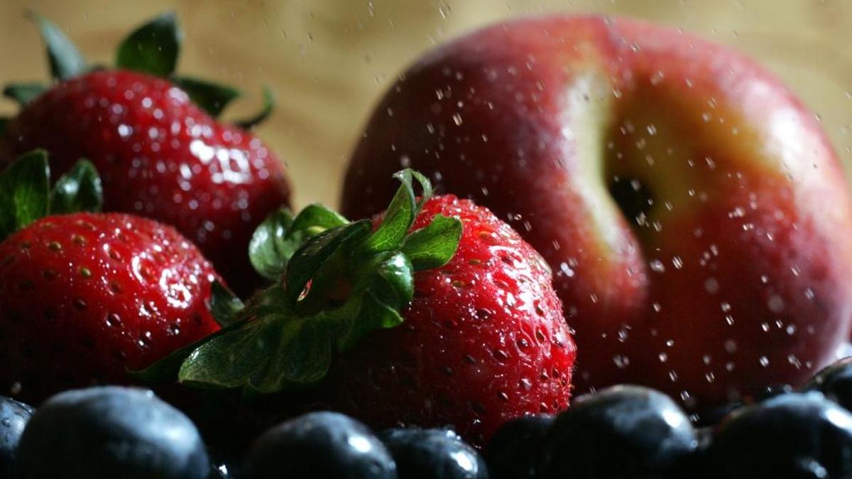 Fresh fruit make great quick snacks.