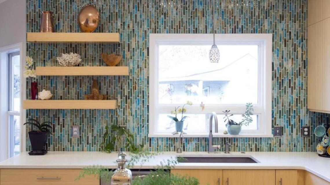 Garden City kitchen goes from 1990s-typical to island-inspired paradise
