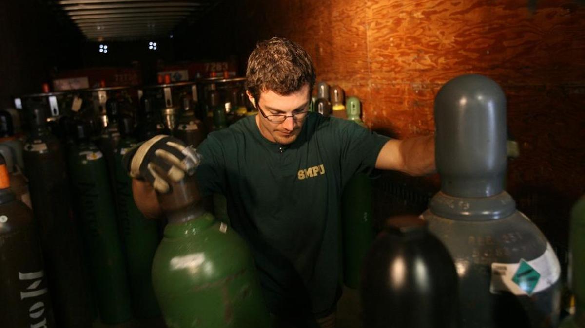 Greg Betts unloads empty bottles from a truck into Norco’s Boise plant to be refilled with gas in this 2015 photo. The company’s medical supply division is growing rapidly, and top executives do not want President Trump or the Republican-controlled Congress to repeal Obamacare.